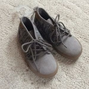 NWT Old Navy boys size 11 gray shoes